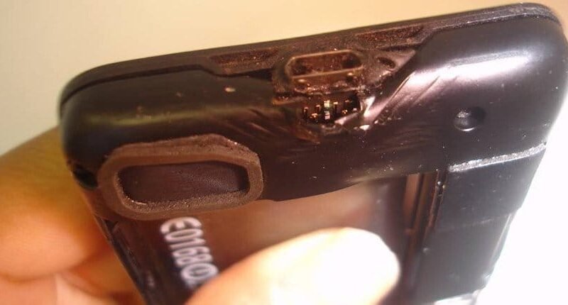 Lumia 620 tem início de combustão durante recarga