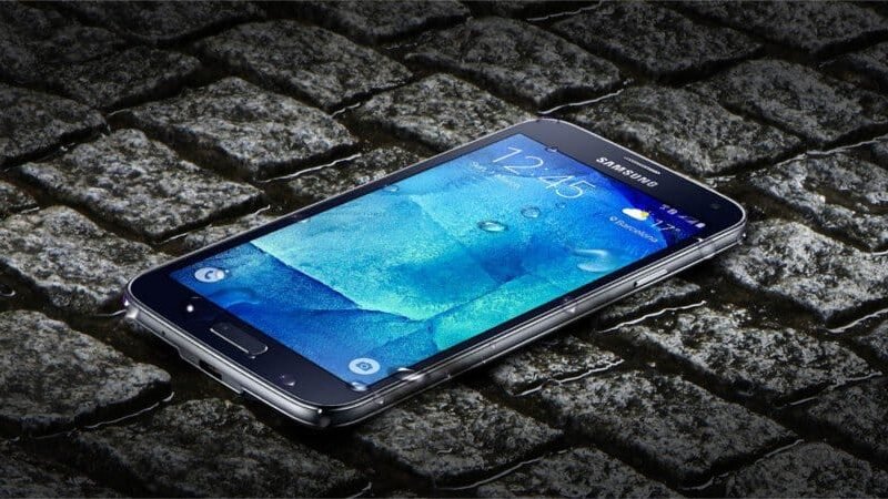 Samsung requenta Galaxy S5 e lança nova versão