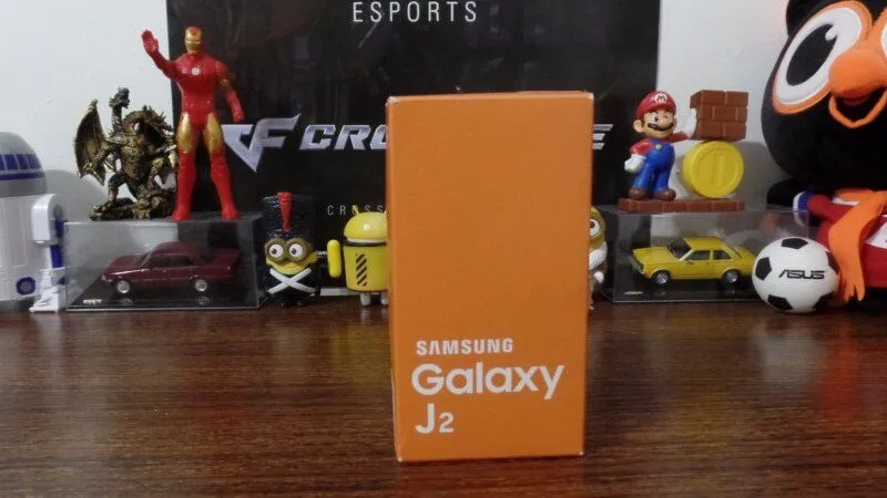 Samsung Galaxy J2 aposta em conjunto básico para enfrentar Moto G e Redmi 2 | Análise / Review
