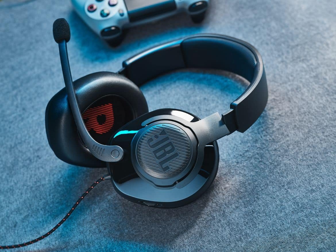 JBL Quantum 200 e JBL Quantum 300