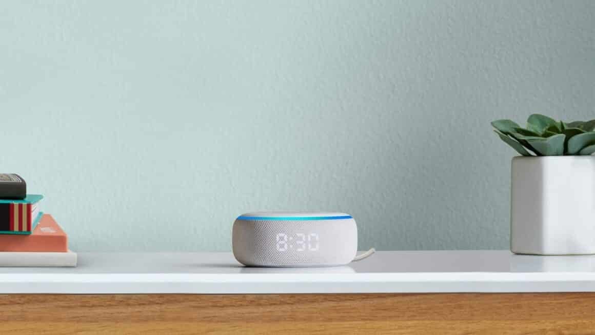 Amazon Echo Dot com relógio