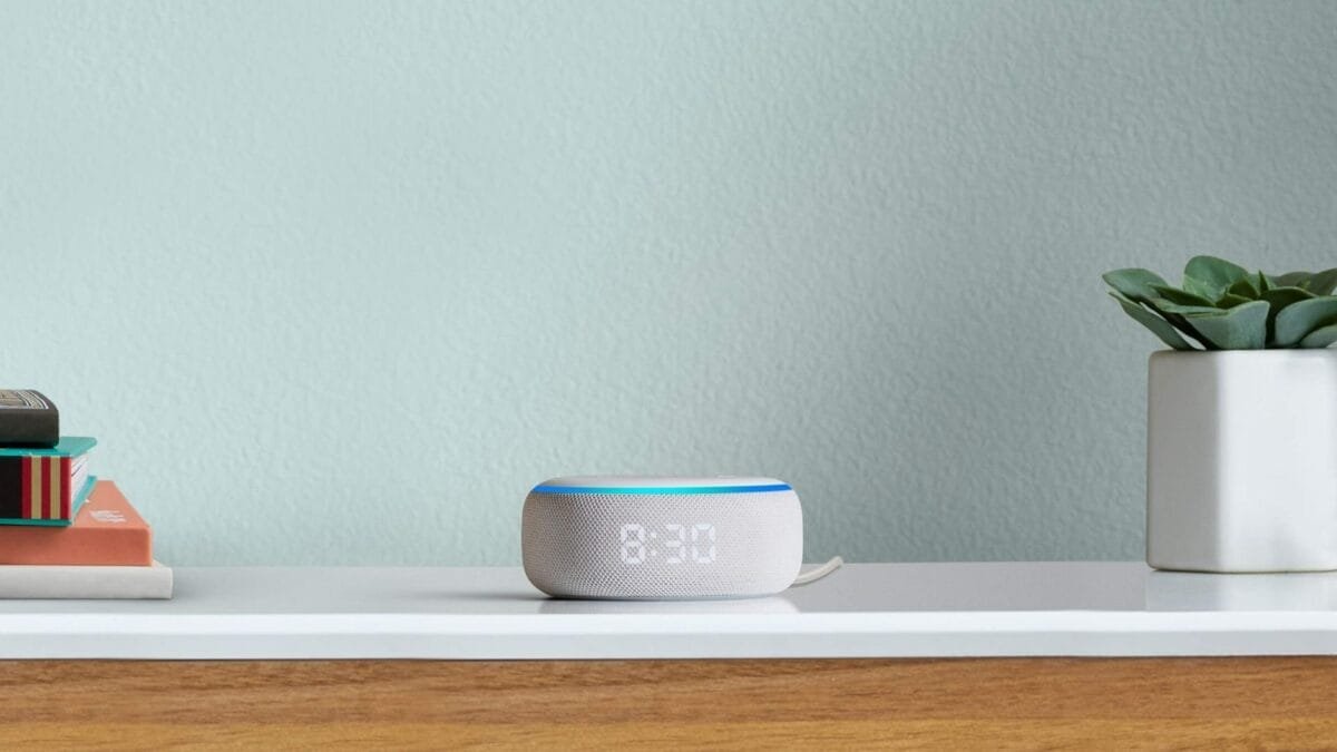 Amazon Echo Dot com relógio