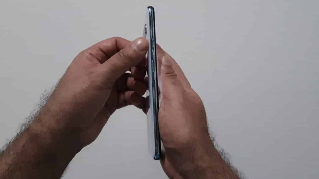 LG K61 - Lateral esquerda