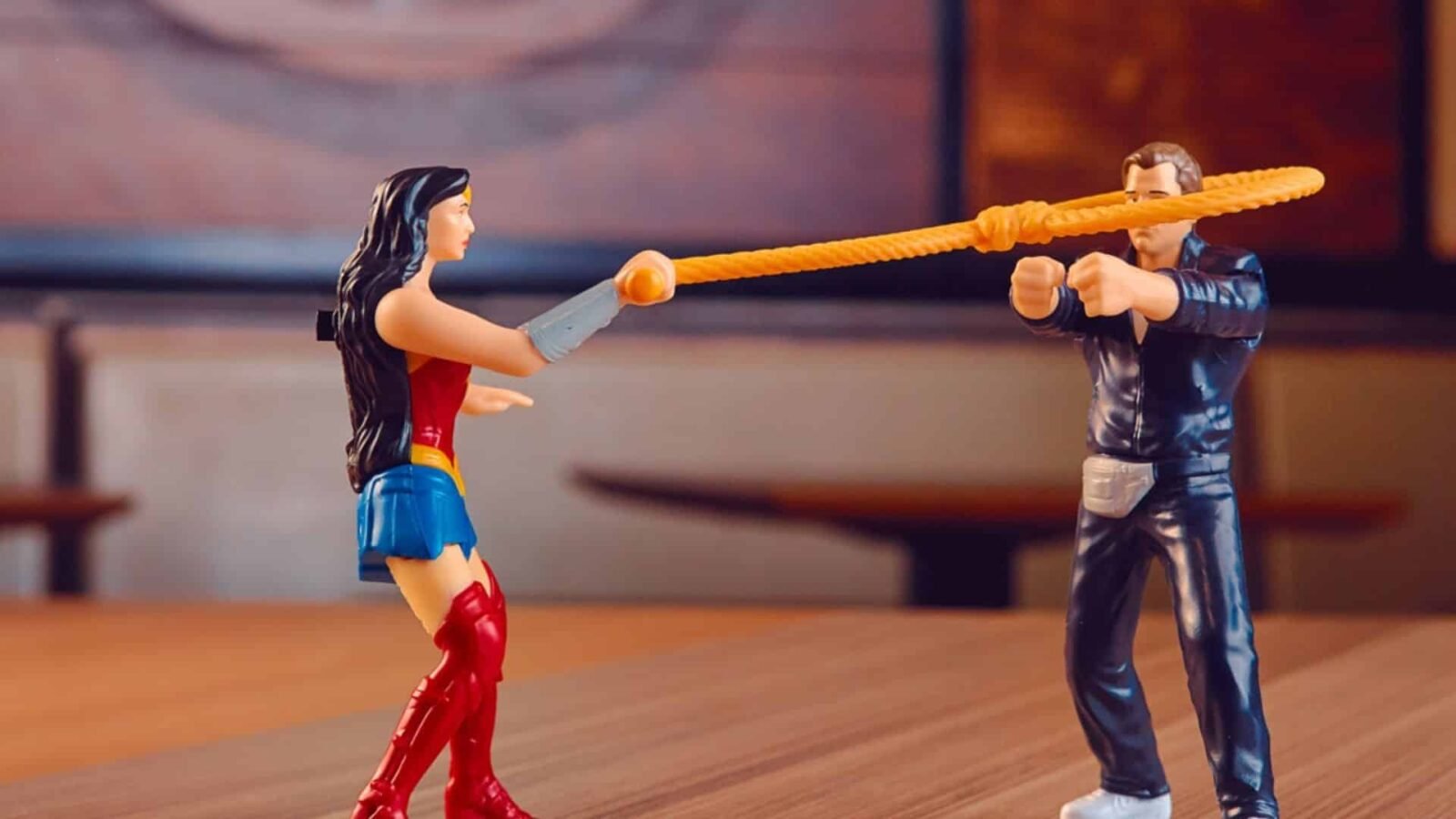 Burger King anuncia Mulher-Maravilha 1984 e Batman no Combo King Jr.