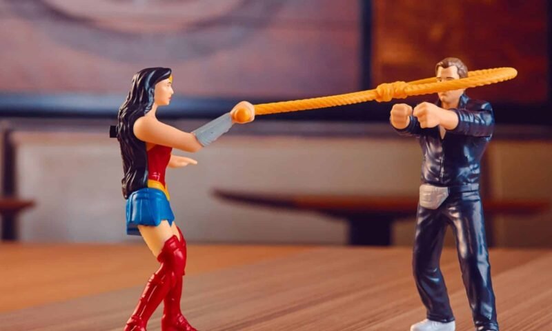 Burger King anuncia Mulher-Maravilha 1984 e Batman no Combo King Jr.
