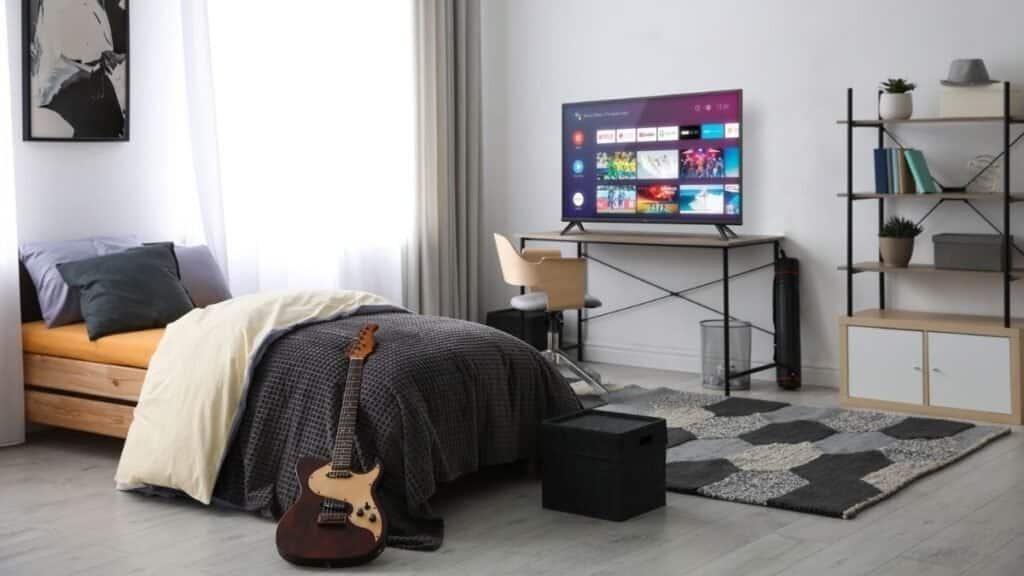 TCL P615