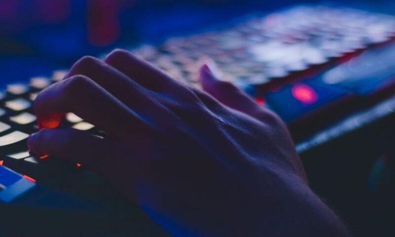 Pandemia impulsiona o mercado de games e ciberataques mais que dobram no último ano, segundo relatório