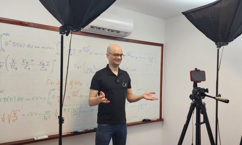 Professor ensina física em vídeos curtos nas redes sociais