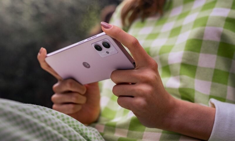 Motorola Moto G14 chega ao Brasil com acabamento refinado, câmera de 50MP e preço interessante