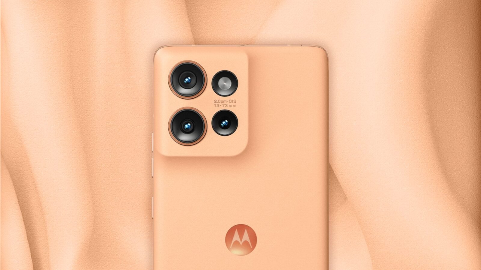 Motorola Edge 50 Peach Fuzz