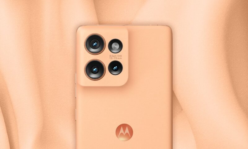 Motorola Edge 50 Peach Fuzz