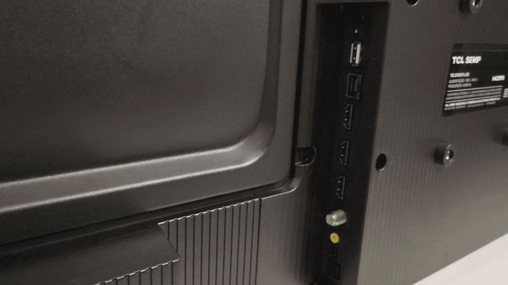 SEMP ROKU R6610 - Design Conexões