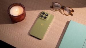 Motorola anuncia Moto G67 e G77 no Brasil com chip MediaTek, tela AMOLED e câmera de até 108MP