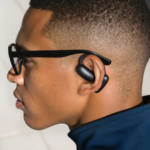 Anker anuncia chegada do Soundcore AeroFit 2 no Brasil com condução óssea e IA integrada